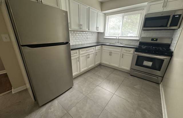 210 Broad Ave photos photos
