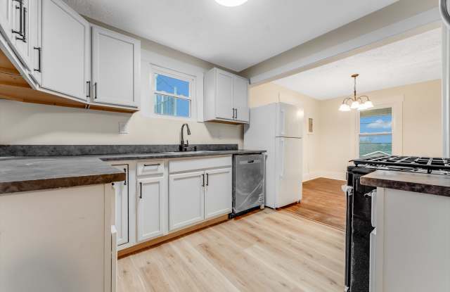 911 Montrose Ave photos photos