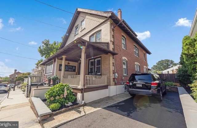 62 S HAMILTON STREET - 62 South Hamilton Street, Doylestown, PA 18901
