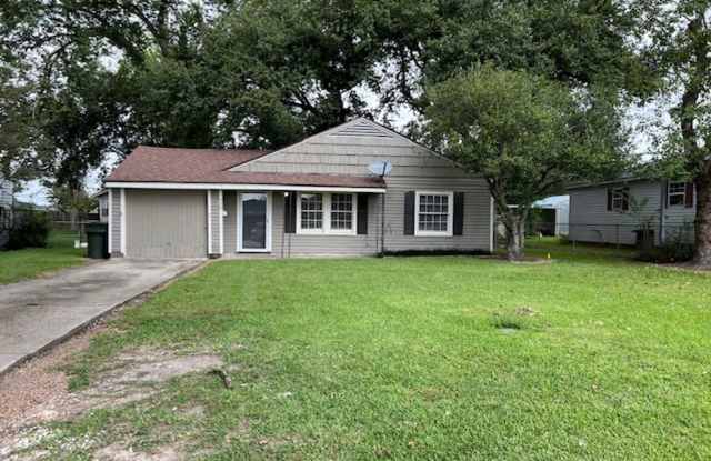 Charming 2/B 1B Home Available in Lake Charles - 220 Heather Street, Lake Charles, LA 70605