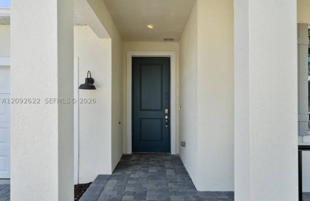 6712 NW Cloverdale Ave Gallery 3