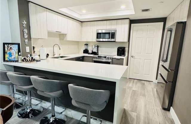 9725 NW 52nd St photos photos