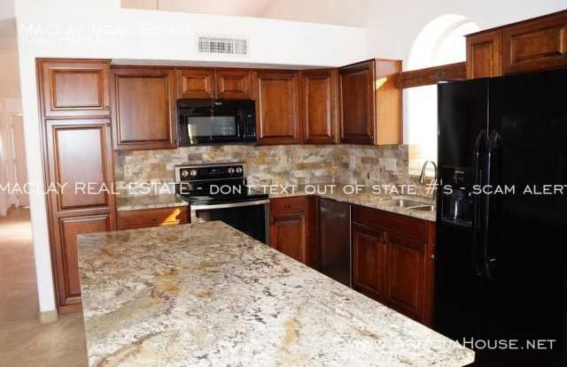 4517 E Thistle Landing dr Gallery 2