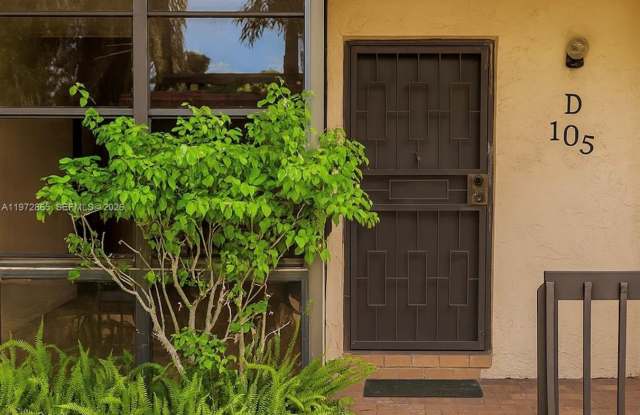 800 NE 199th St photos photos