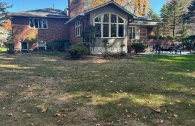 722 Hyslip Ave photos photos