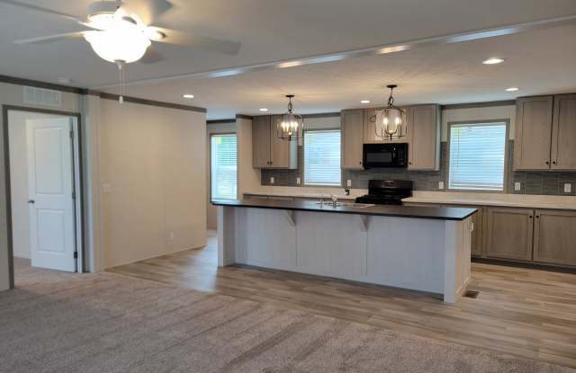 9715 Marina Cr Gallery 1