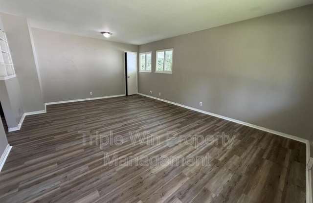 1654 Mowbry Ln Gallery 2