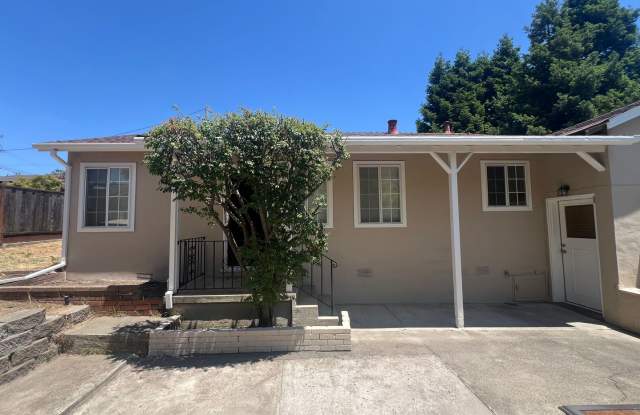 3 bedrooms, 2 full bathrooms near CV high! Available now! photos photos