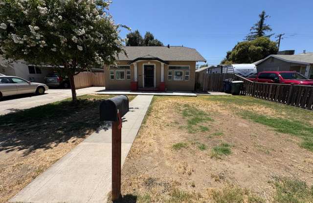 Spacious Tulare home Available Now! photos photos