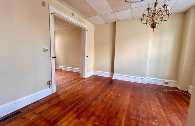 560 Manor St photos photos