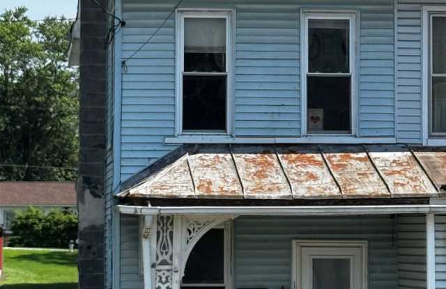 2 Bdrm, 1 Bath Half House Gallery 1