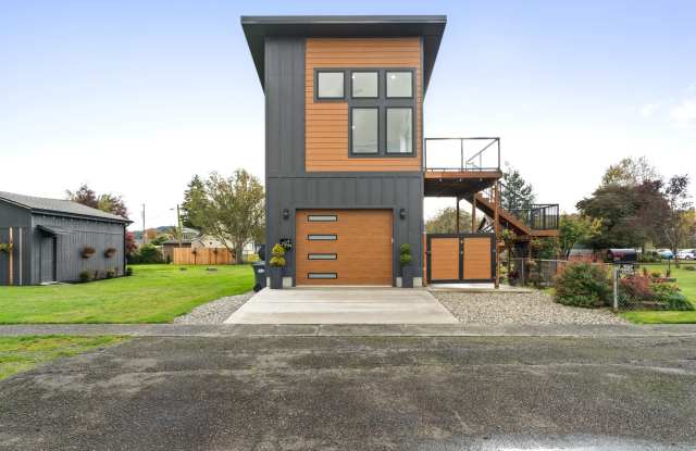 204 SW Front St Gallery 1