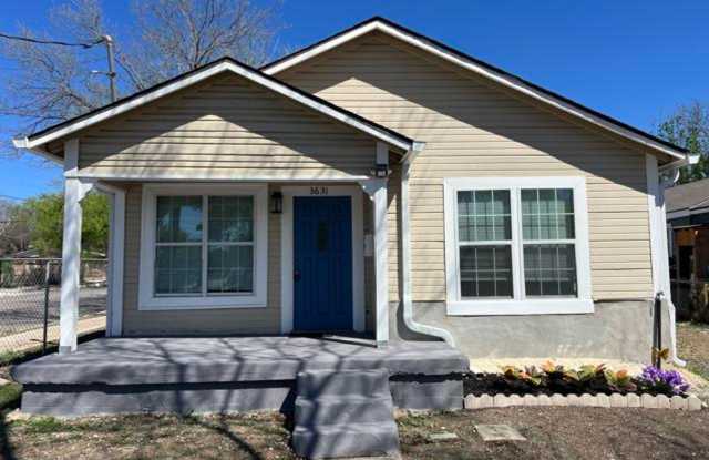Fantastic Home Near Downtown Gallery 3