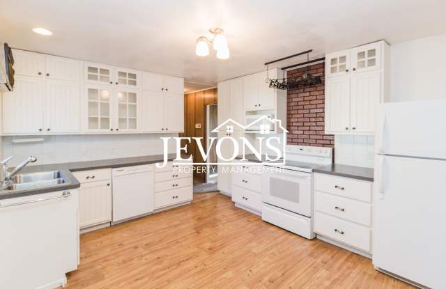 Jevons Property Management Presents this 2 bedroom and 1 bathroom property in the heart of Yakima photos photos