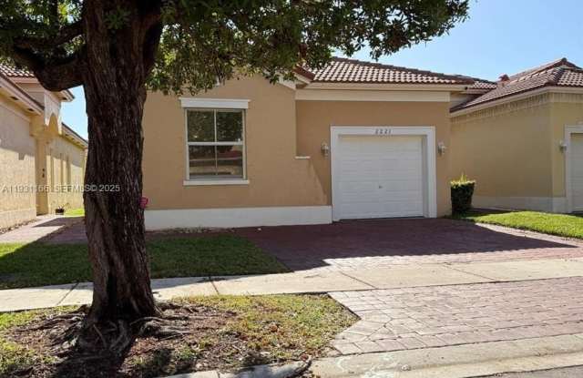 2221 NE 37th Ter photos photos