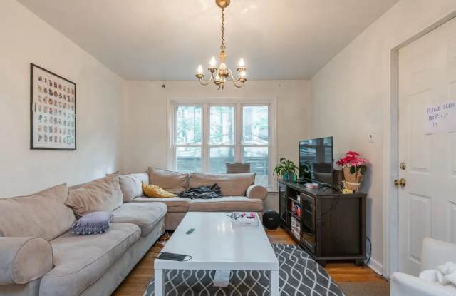 3928 Delancey Street Gallery 4