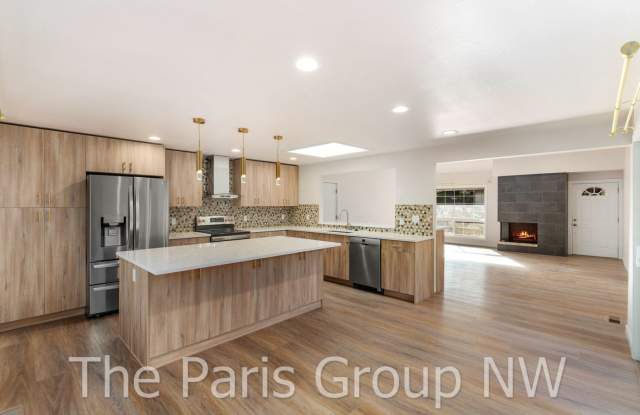 Stunning Mid-Century 2024 Remodel – Central A/C, Modern  Luxe Updates photos photos
