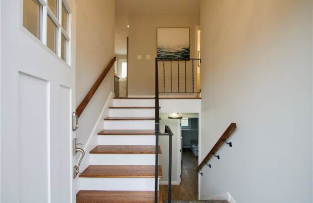 132 Kane Avenue Gallery 3