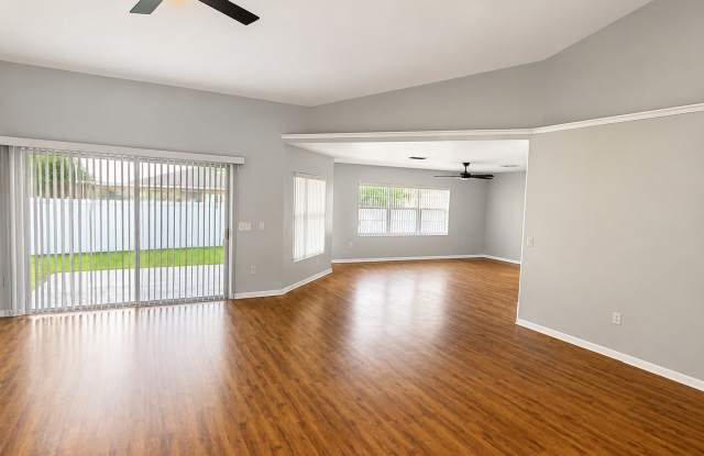 Beautifully Renovated Home with New Kitchen & Fenced Backyard in Ocala Gallery 3