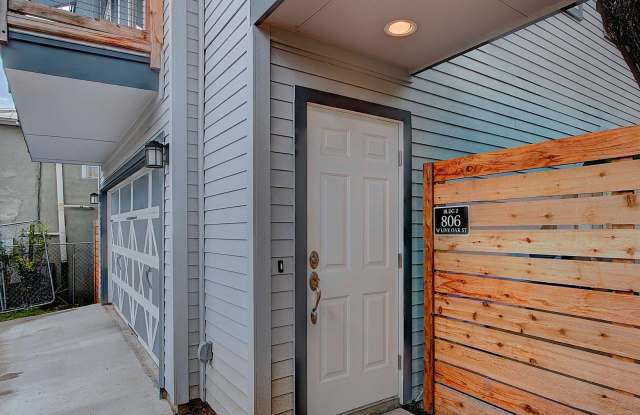 Charming Garage Apartment: Your Private Retreat with Modern Comforts and Stunning Views Awaits! Gallery 4