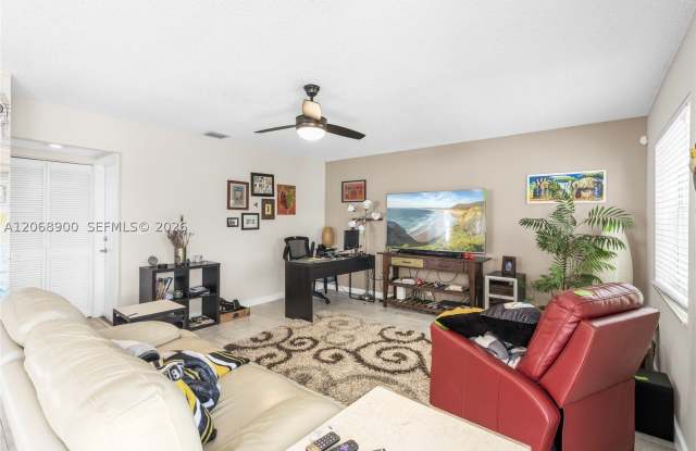 12614 NW 12th Ct Gallery 4