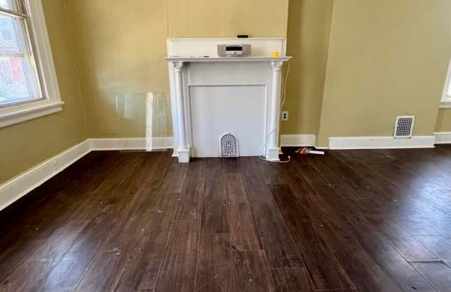 Stunning 3-Bedroom Townhome in Carroll Park! Available NOW! Gallery 4