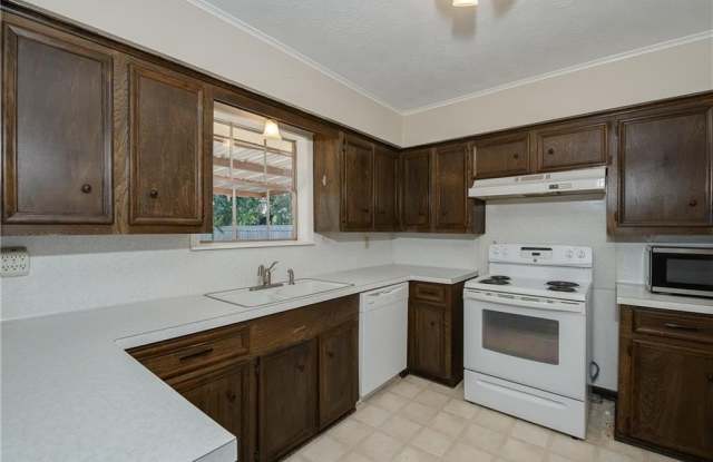 1819 Leona Drive Gallery 4