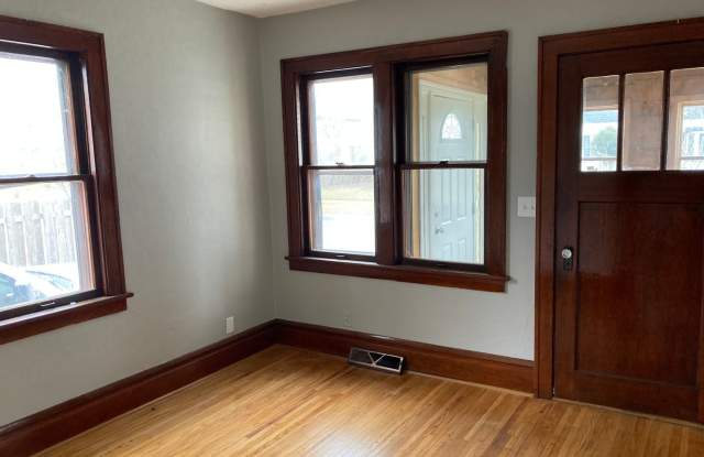 Beautiful 6 bedroom 2 bathroom House! photos photos