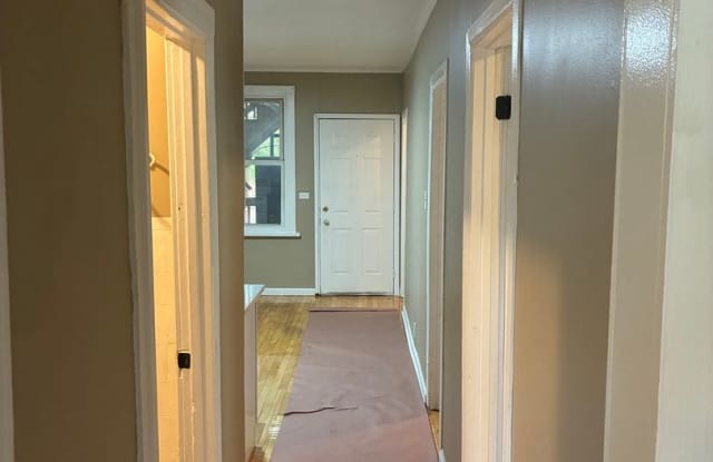Charming and cozy 1st floor 2.5 bedroom. 1 bath Gallery 4
