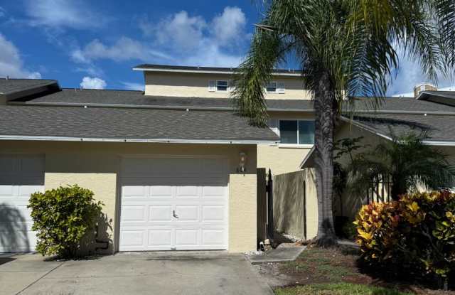 3 Story Townhome Split Plan 3/3/1 Gallery 1