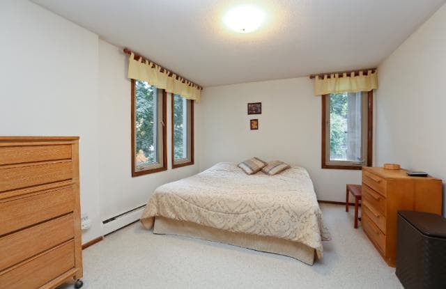 4030 15th Avenue S - 4030 15th Avenue South, Minneapolis, MN 55407