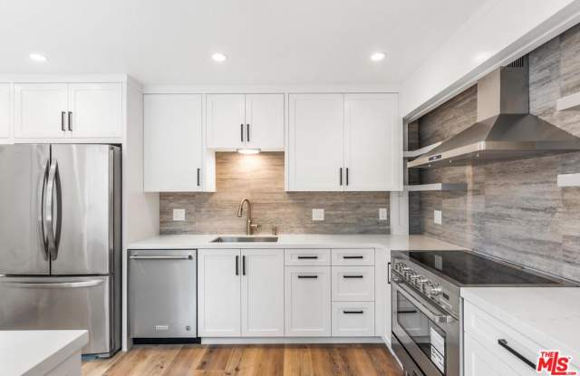 28368 REY DE COPAS Lane Gallery 4