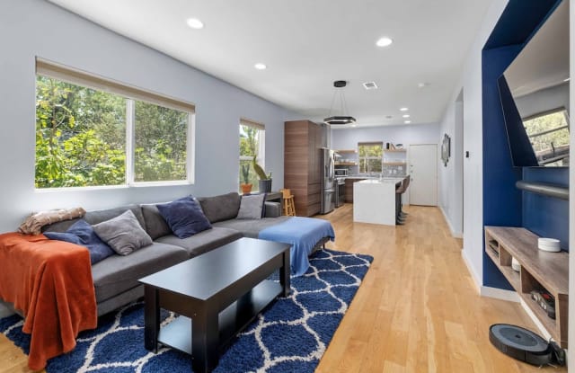 2009 East 8th Street - 2009 East 8th Street, Austin, TX 78702 2009 East 8th Street - 2009 East 8th Street, Austin, TX 78702