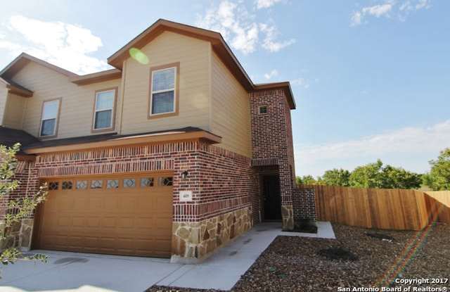 418 Creekside Curve New Braunfels, TX. 78130 - 2 photos photos