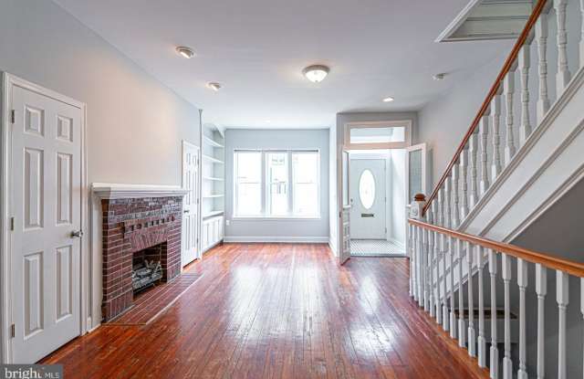 2524 CARPENTER STREET Gallery 3