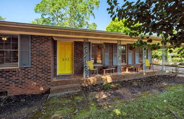 HALF OFF FIRST MONTHS RENT | Fully Furnished 3BR/2BA Athens Home Convenient to UGA | Available Dec. 1 Gallery 3