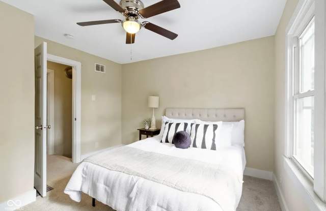 1306 N Tacoma Ave photos photos