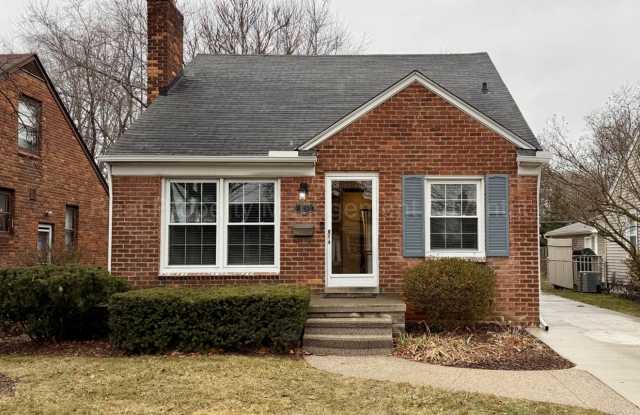 Updated Royal Oak Bungalow Minutes from Downtown - 123 North Wilson Avenue, Royal Oak, MI 48067