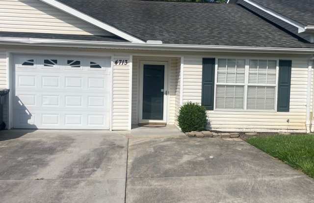 Knoxville 37912 - 2 bedroom 2 bath condo - call Lisa Vineyard or Shannon Russell 865-216-9334 photos photos