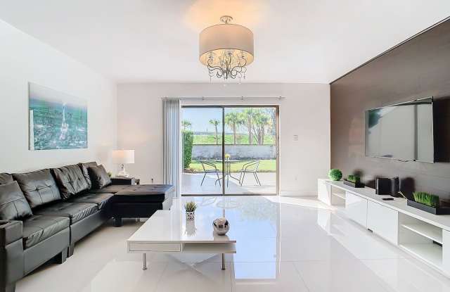 5415 Vineland Road Gallery 2