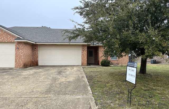 Duplex in Surrey Ridge! photos photos