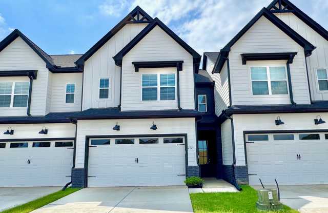 Now Leasing at Cedar Bluff – 4BR Townhomes in Olive Branch! 4 Bed | 3.5 Bath | 1997 sq ft | Gated Community photos photos