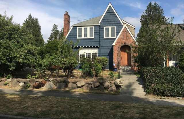 2802 32nd Ave S - 2802 32nd Avenue South, Seattle, WA 98144