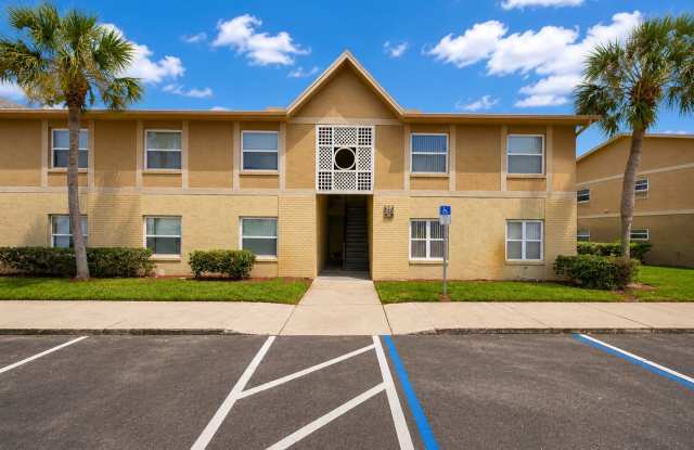 2 Bedroom 2 baths Condo at Hawthorn Village, Orlando, Florida Gallery 3