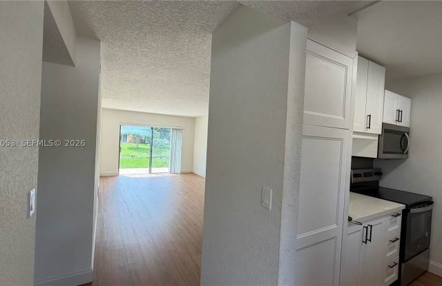11477 NW 39th Ct Gallery 3