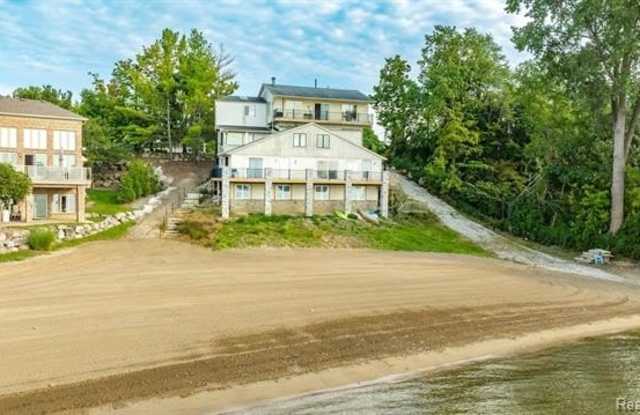 4290 CASS ELIZABETH #3 Road - 4290 Cass Elizabeth Road, Waterford, MI 48328