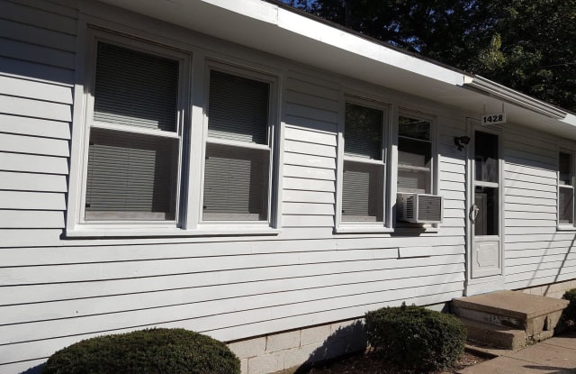 1428 Dixie Dr - 1428 Dixie Drive, Monroe, MI 48162