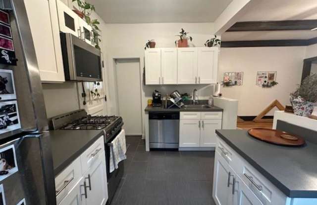 5542 North Winthrop Gallery 2