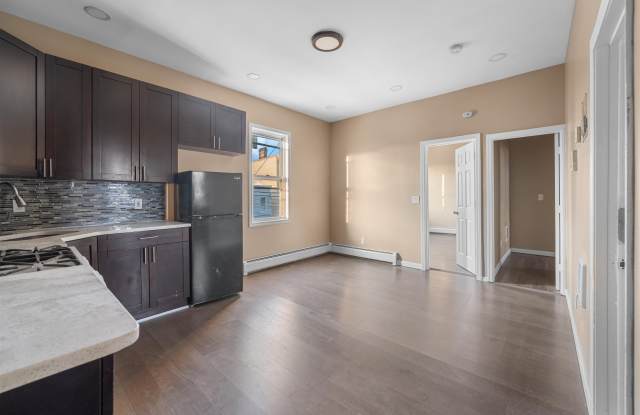 134 VAN HORNE ST photos photos