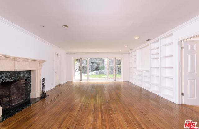 2628 MANDEVILLE CANYON Road Gallery 4